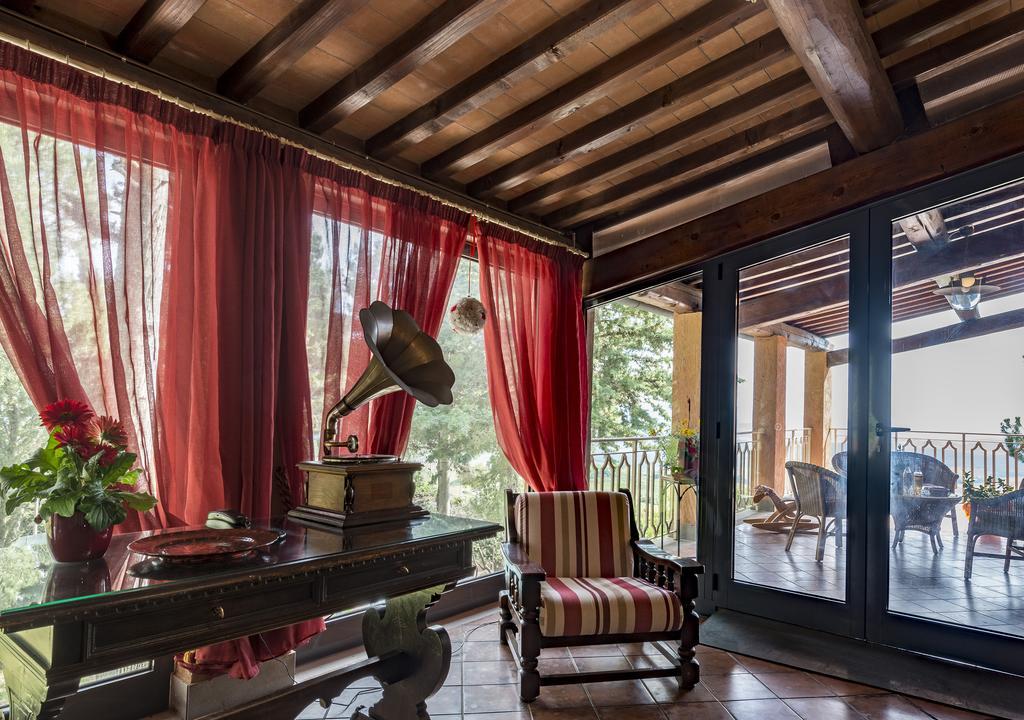 Hotel Il Cavallino Blu Volterra Exteriör bild